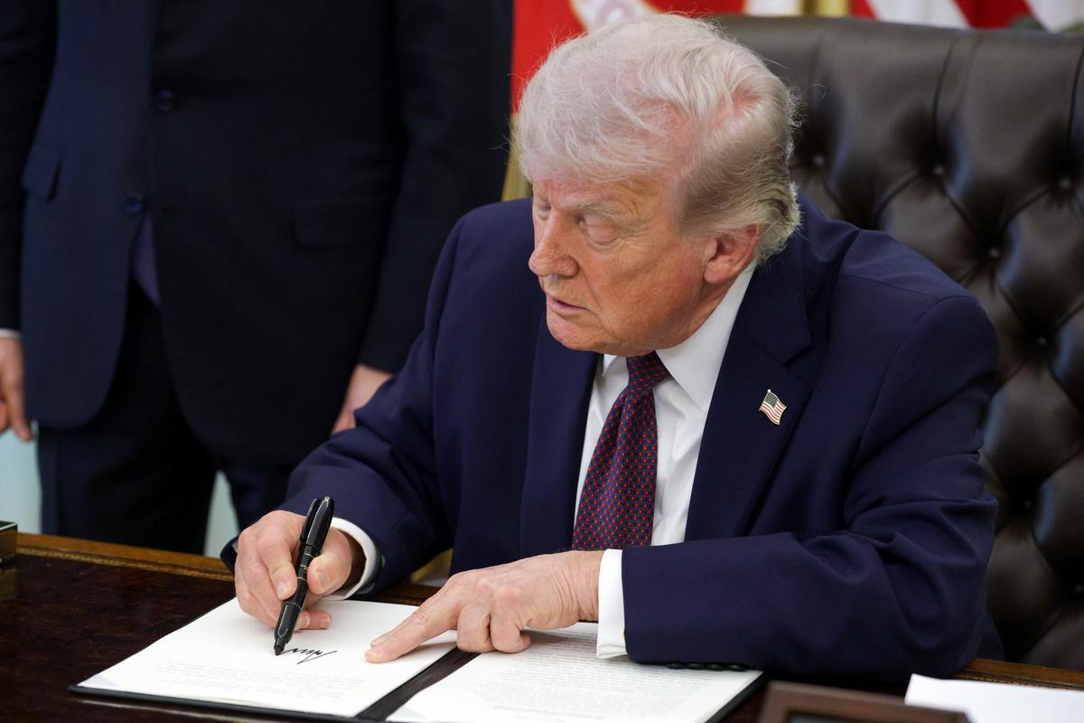 Trump Signs Executive Order to ‘Save College Sports’