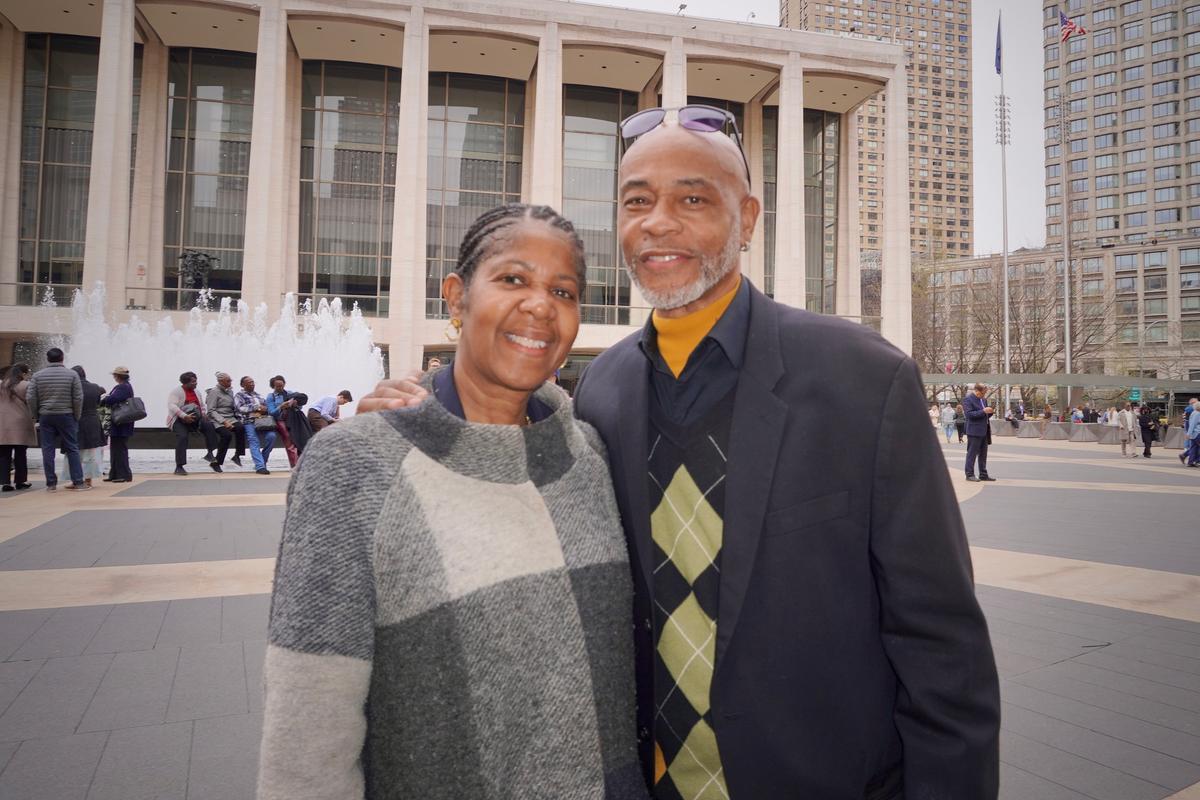 Actor and Singer Says Shen Yun Is Number One