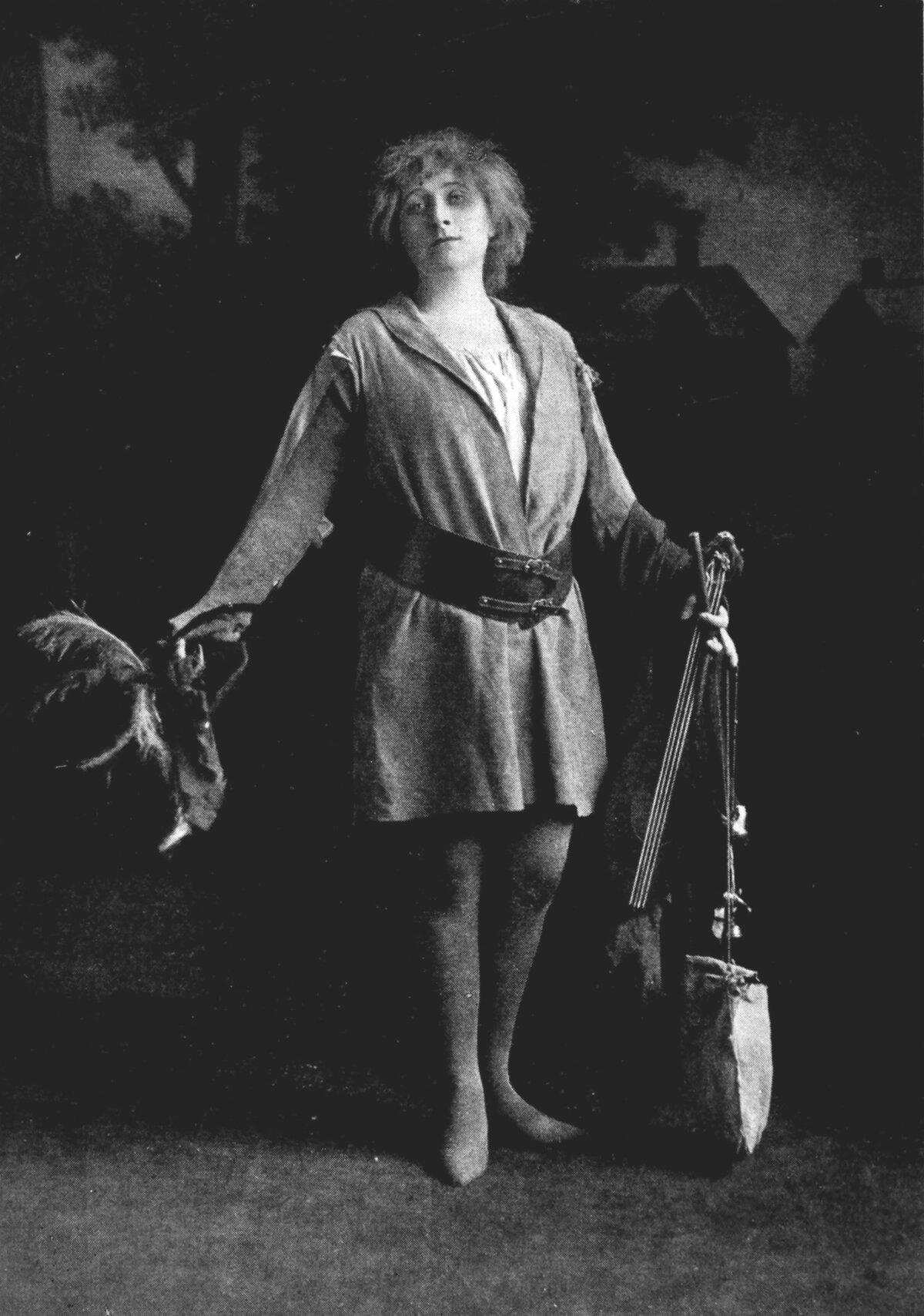 Mary Garden as Jean in the 1912 production of “Le jongleur de Notre Dame.” (Public Domain)