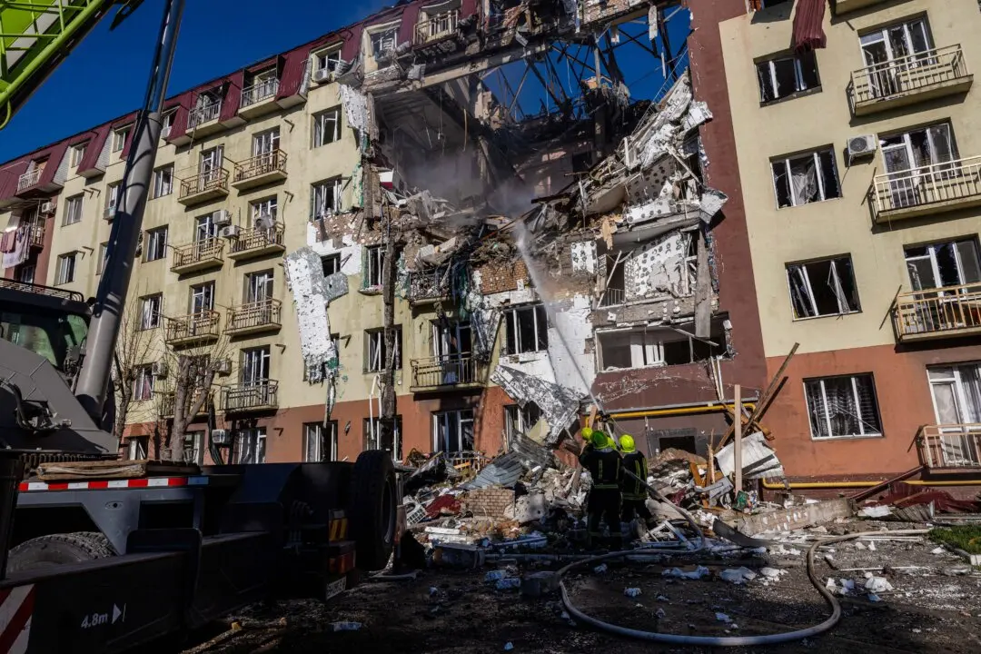Russia Declares Temporary Easter Ceasefire; Ukraine Agrees