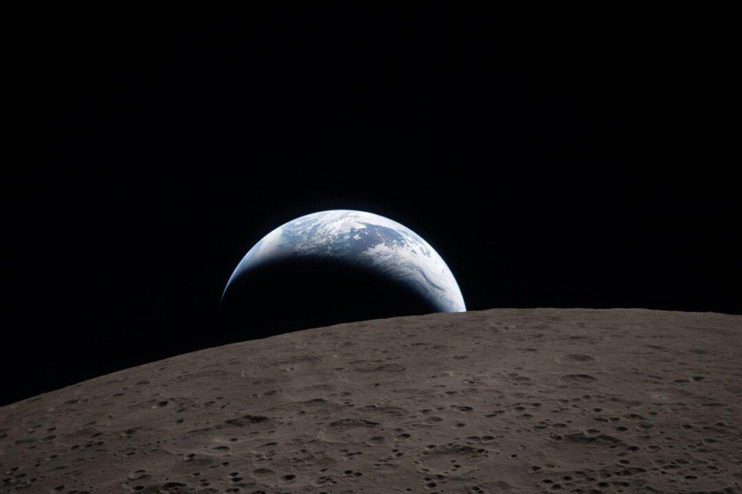 Flying Around the Moon: Artemis II Completes Historic Flyby