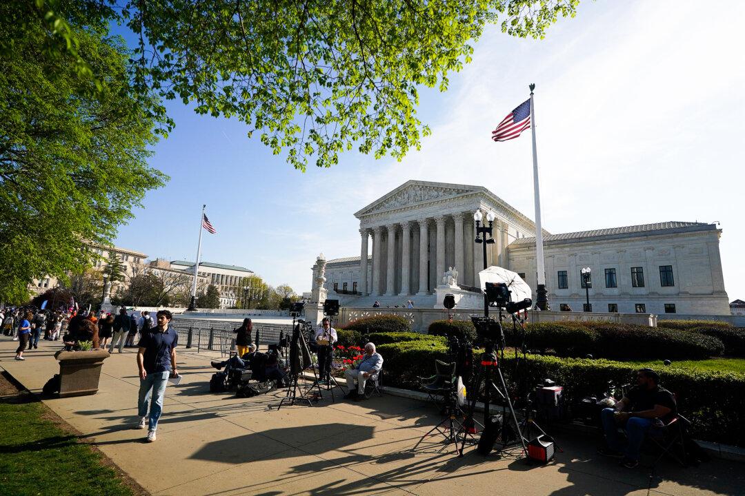 Supreme Court Weighs Trump’s Birthright Citizenship Order