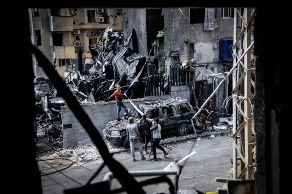 Day in Photos: Israeli Strikes in Lebanon, Protests in Venezuela, and Kenyan Tea Farmers