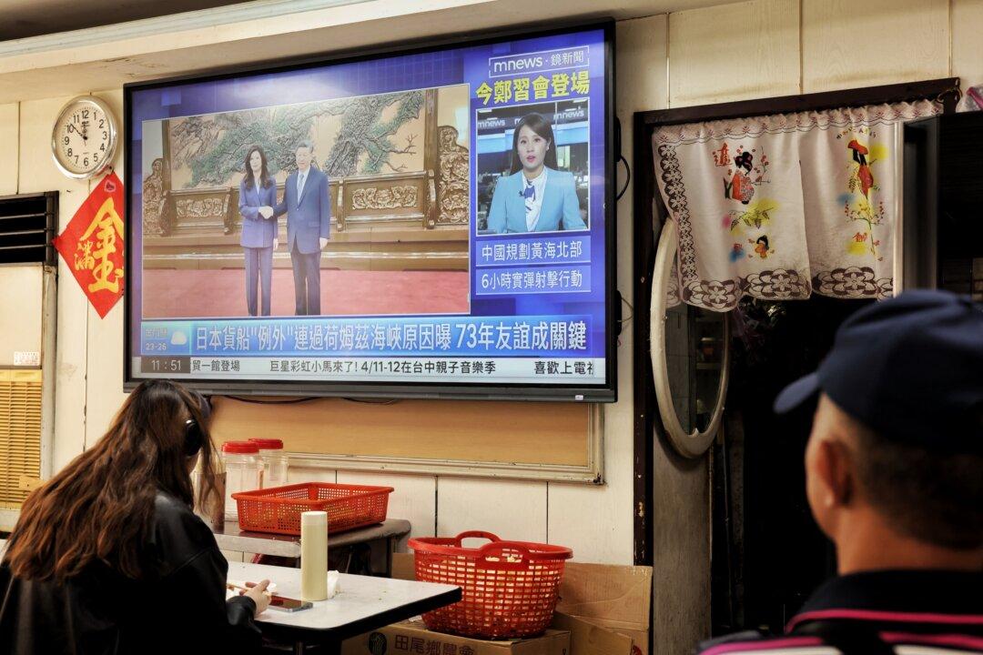 China’s Xi Meets Taiwan’s Opposition Leader Amid Beijing’s Military Threats