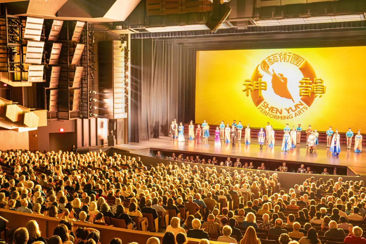 The performers of Shen Yun Performing Arts during a curtain call at the Queen Elizabeth Theatre in April 2026. (The Epoch Times)