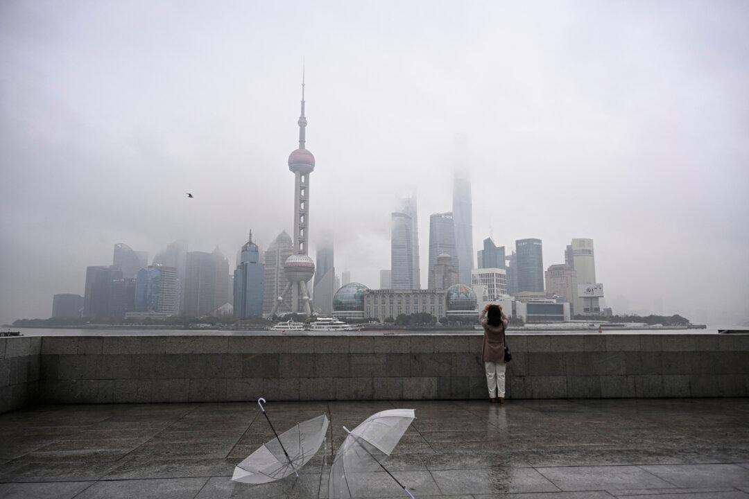 CCP Tightens Media Censorship as Economic Woes Deepen