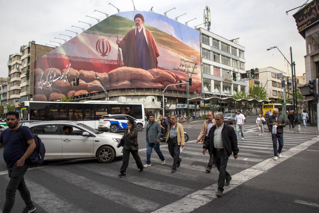 Iran Official Says Tehran Has Right to Enrich Uranium
