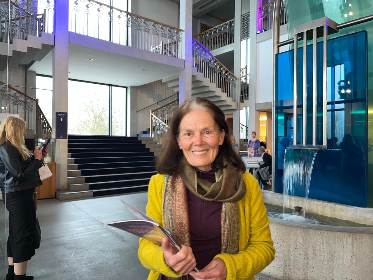 German Artist Moved to Tears at Shen Yun, Describes Sense of Cosmic Unity