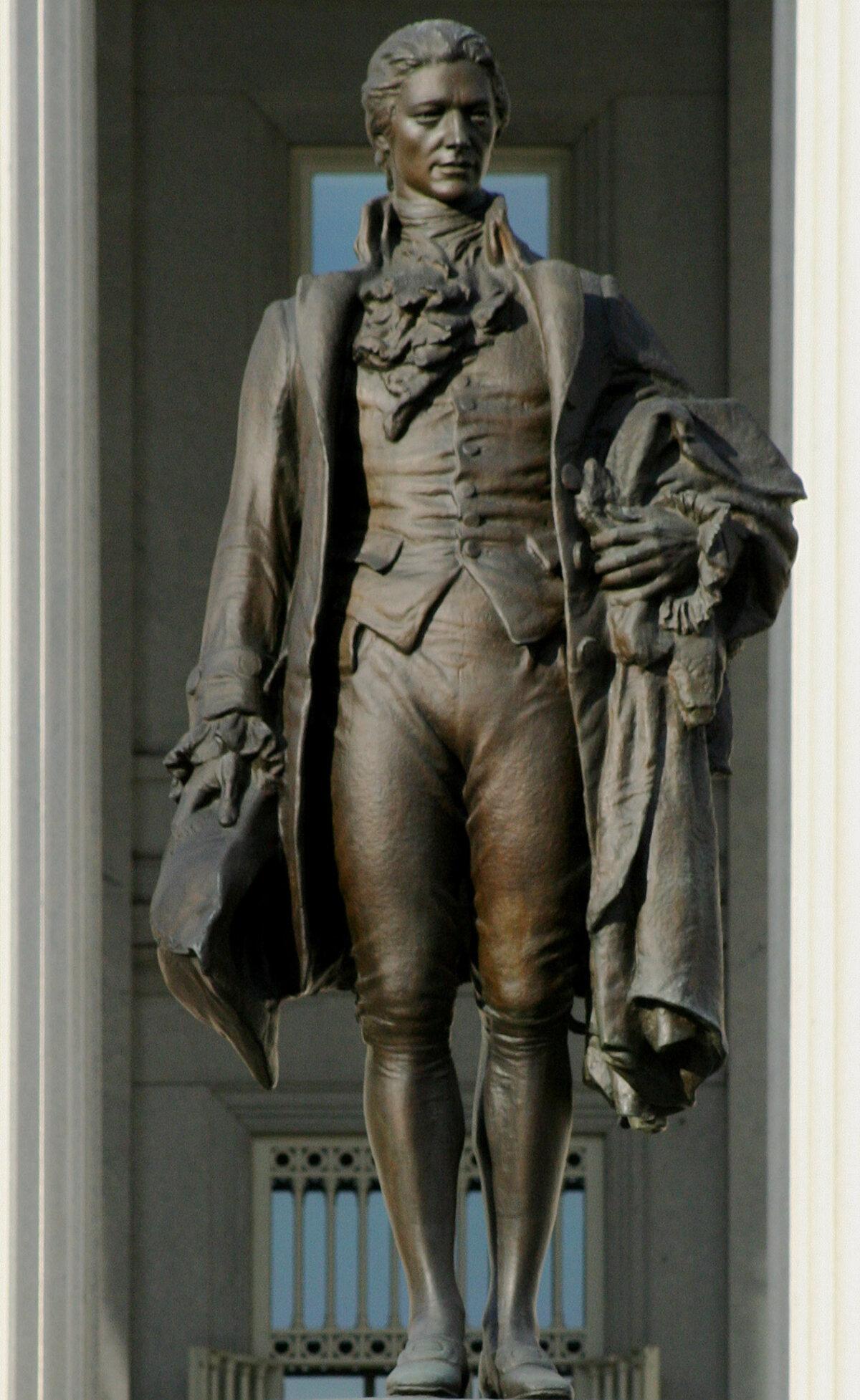 Alexander Hamilton, 1922, by James Earle Fraser. Dedicated May 17, 1923. Bronze and Stony Creek granite; 10 feet tall. (<a href="https://commons.wikimedia.org/wiki/File:Alexander_Hamilton_(359047222).jpg">dbking/CC-BY-SA-2.0</a>)