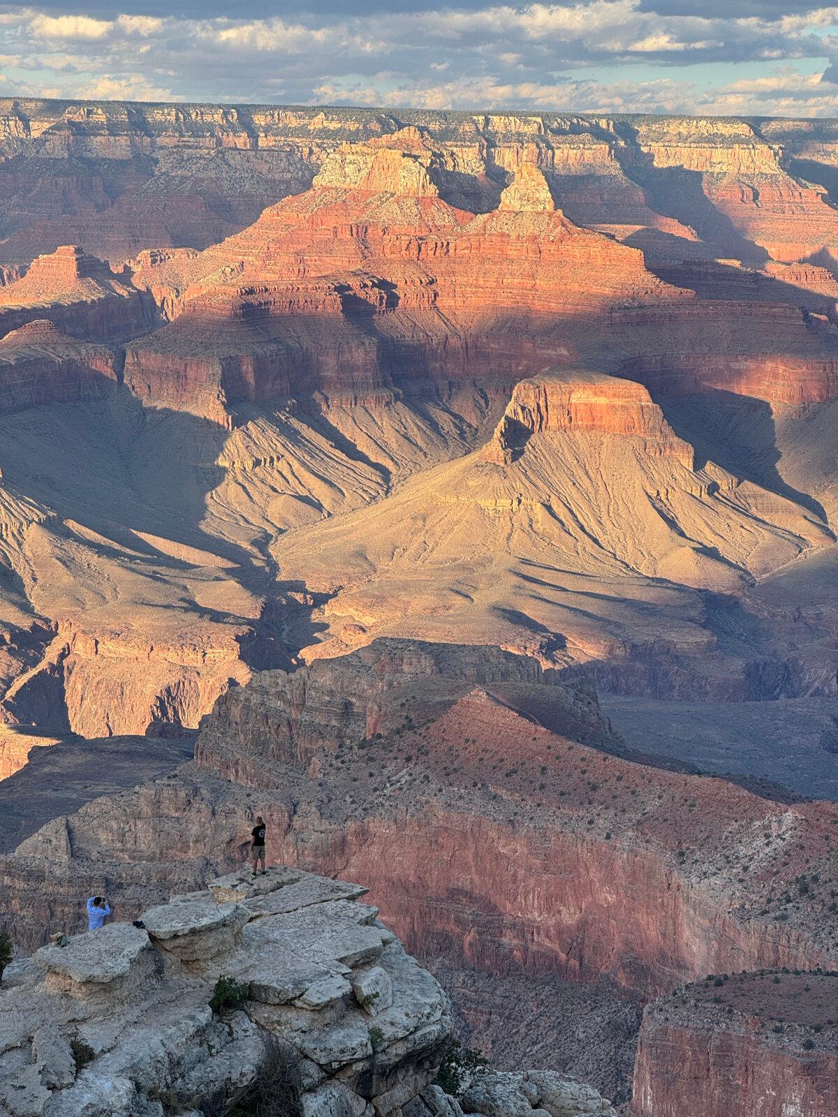 A setting sun bathes the canyon in soft light. (Lori Rackl/TNS)