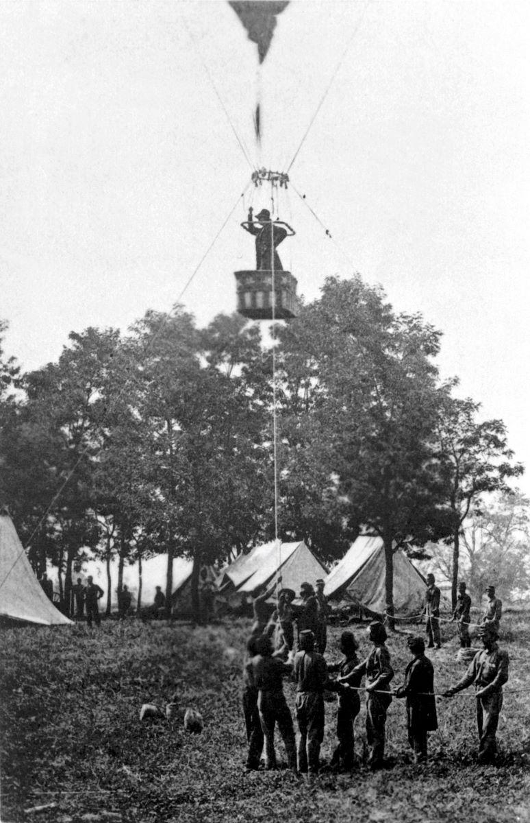Professor Lowe ascending in the Intrepid to observe the Battle of Fair Oaks. (Public Domain)