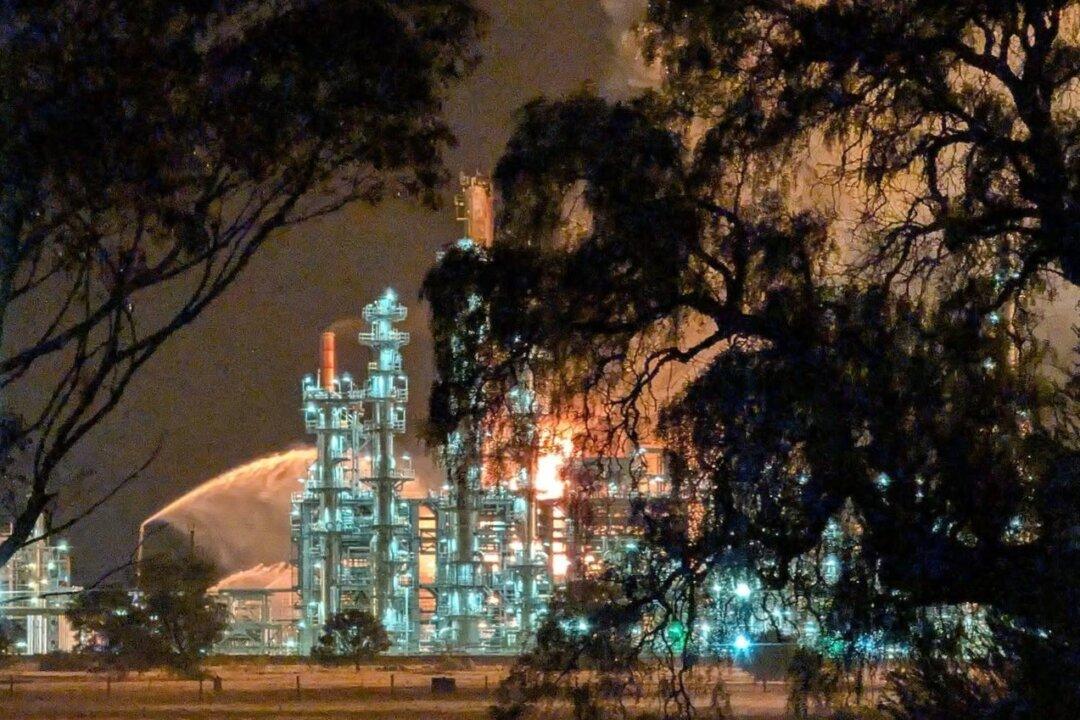 ‘Red Sky’ and Shockwaves: Locals Describe Fire at One of Australia’s Last Fuel Refineries