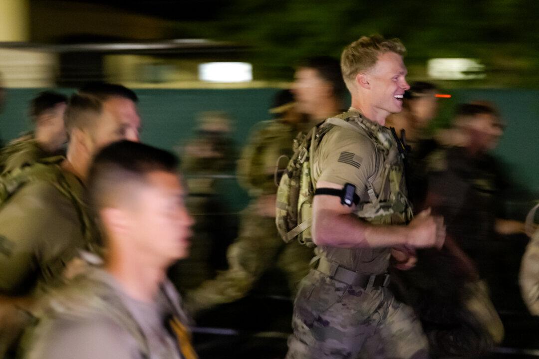 (Top) U.S. Army Rangers take part in combat exercises at Fort Benning, Ga., on April 10, 2026. (Bottom) Soldiers in the 2026 Best Ranger Competition set off from the starting line at Fort Benning, Ga., on April 10, 2026. The event is designed to simulate the challenges of the Army’s 62-day Ranger School. (John Fredricks/The Epoch Times)