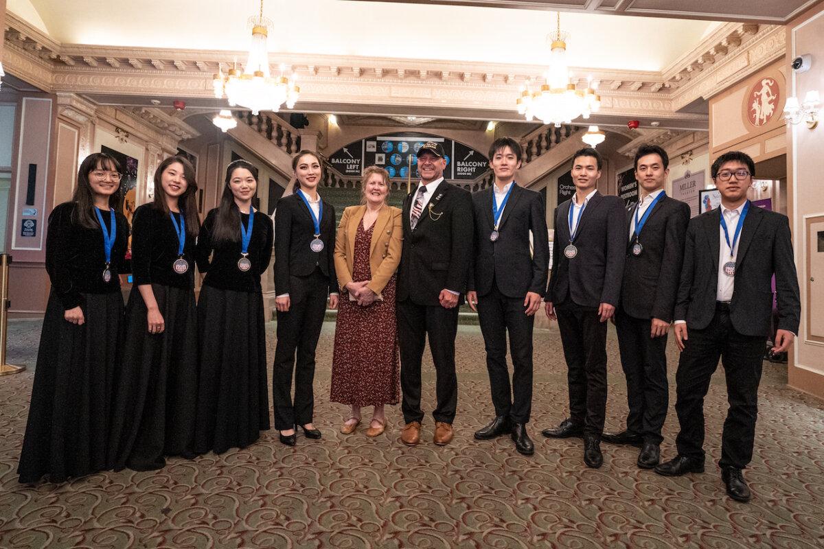 Musicians, Yutong Kong, Jia Hui Yang, Kexin Zhou, and Liaokuo Fang and dancers, Minghui Yu, Kenji Kobayashi, Xiuxian Yin, and Jiheng Zhao receiving the Pennsylvania Freedom Medal from Senator Doug Mastriano. (NTD)