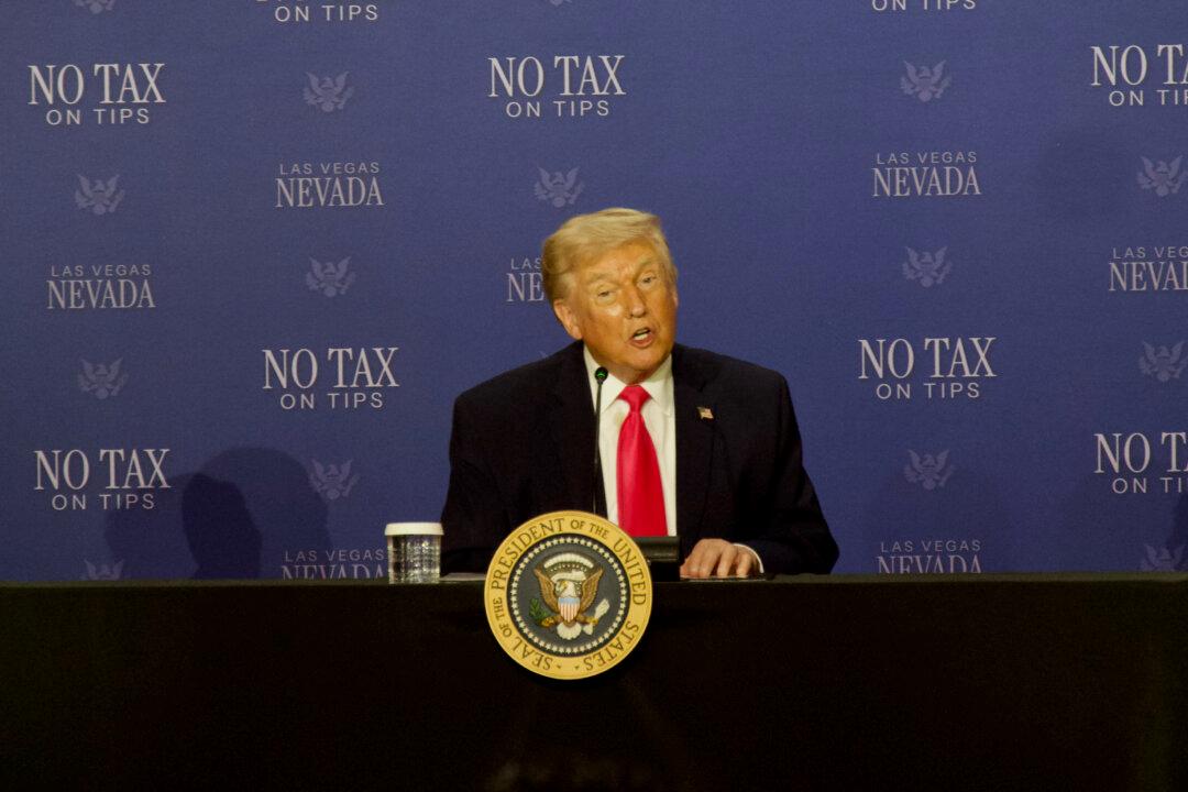 Trump Touts Tax Reform at Las Vegas Roundtable
