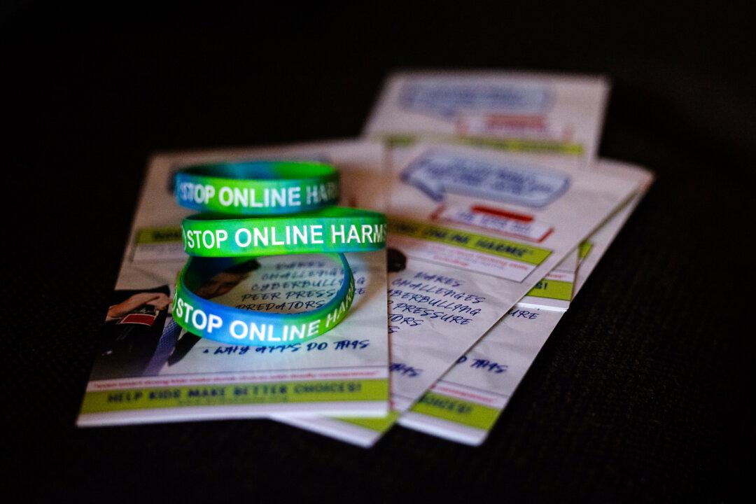 Bracelets reading “Stop Online Harm” promote the message of Erik’s Cause, a nonprofit named after Rogg’s son, Erik, in Los Angeles on April 15, 2026. (John Fredricks/The Epoch Times)