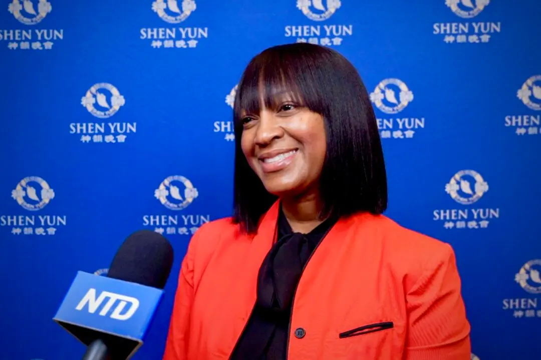 Shen Yun ‘Conveys the Story of Hope’ Says District Officer