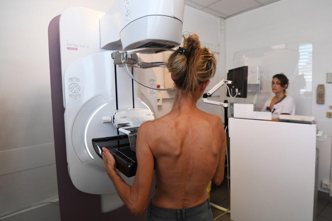 Doctor Group Updates Guidance on Breast Cancer Screening