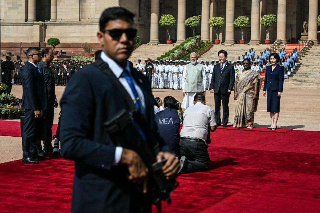 (L-R) India's Prime Minister Narendra Modi, South Korea's President Lee Jae Myung, India's President Droupadi Murmu and the wife of South Korea's President Kim Hea Kyung pose for photo during a ceremonial reception at India's presidential palace Rashtrapati Bhavan in New Delhi on April 20, 2026. (Photo by Sajjad HUSSAIN / AFP via Getty Images)