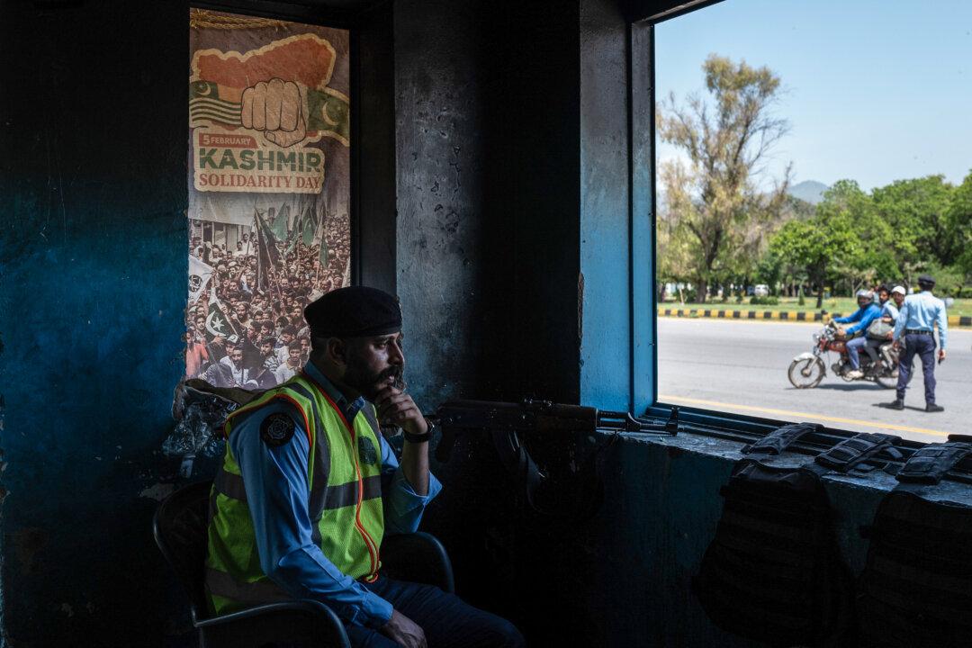 ISLAMABAD, PAKISTAN - APRIL 20: A member of Pakistani security personnel looks over a checkpoint from a police booth amid heightened security ahead of a potential meeting between U.S. and Iranian officials on April 20, 2026 in Islamabad, Pakistan. After a failed set of talks in Islamabad, speculation is rife once again that the U.S. and Iran might meet again to find a solution to the conflict and the closed Hormuz Strait. (Photo by Rebecca Conway/Getty Images)