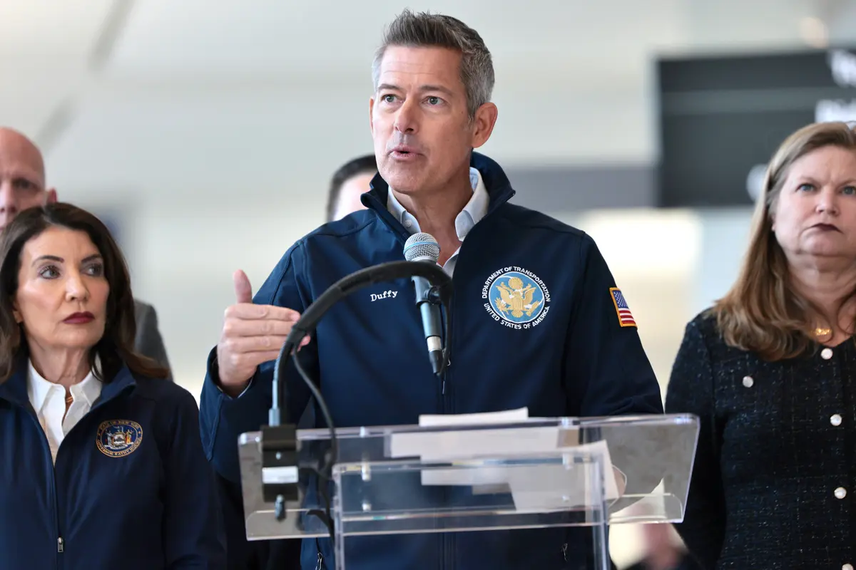 Duffy Seeking $10 Billion From Congress to Revamp Air Traffic Control System
