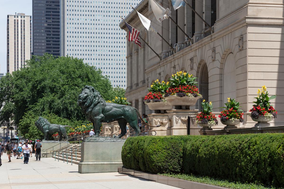 Exterior of the Art Institute of Chicago with Edward Kemeys's pair of bronze lions. (Courtesy of the Art Institute of Chicago)