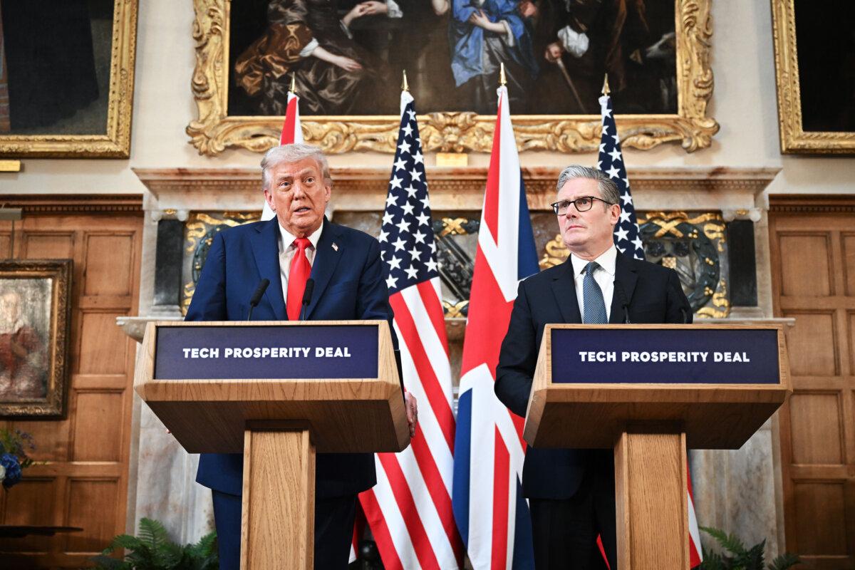 U.S. President Donald Trump (L) and British Prime Minister Keir Starmer (R) hold a news conference at Chequers at the conclusion of a state visit in Aylesbury, England, on Sept. 18, 2025. (Leon Neal/Getty Images)