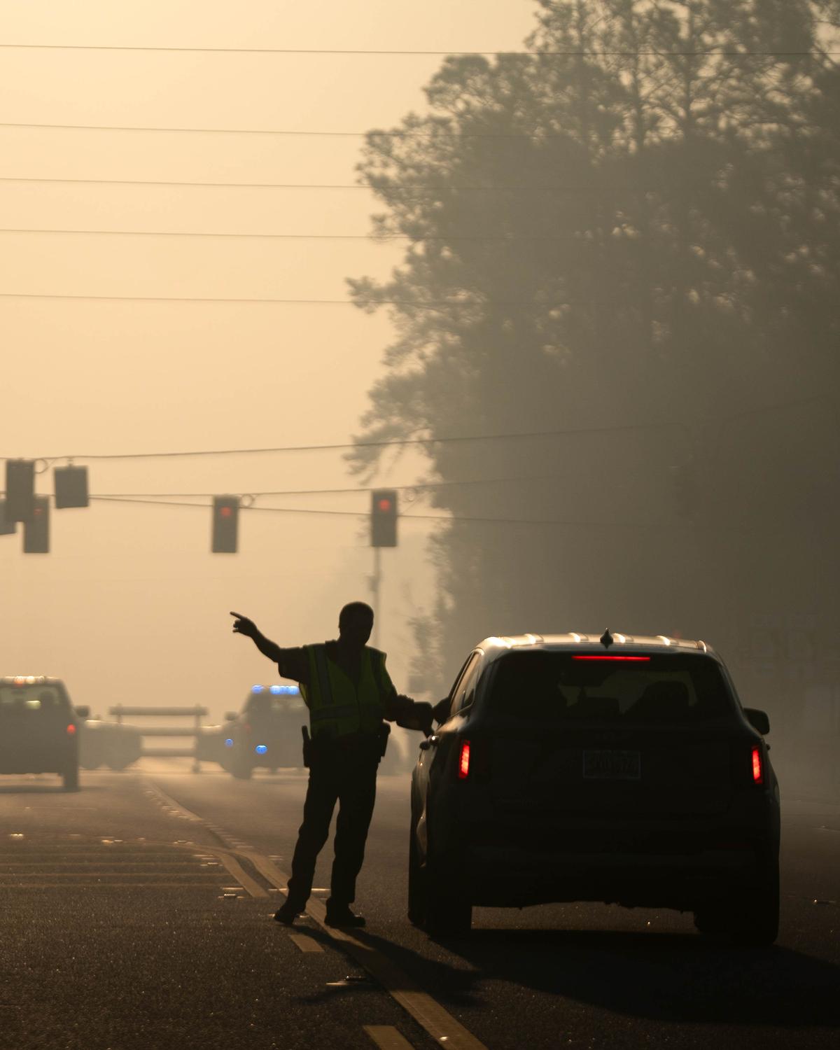 Day in Photos: Georgia Wildfire, Mass Wedding, and Prisoners of War Released