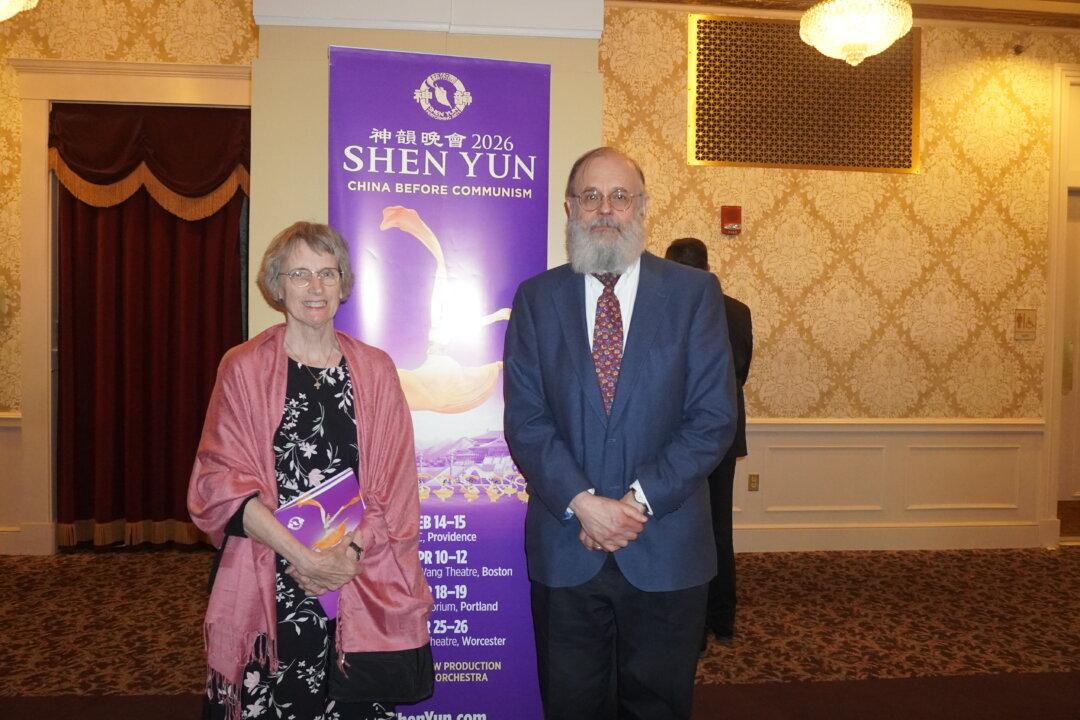Physician Impressed With Shen Yun’s Courage to Perform Despite Threats