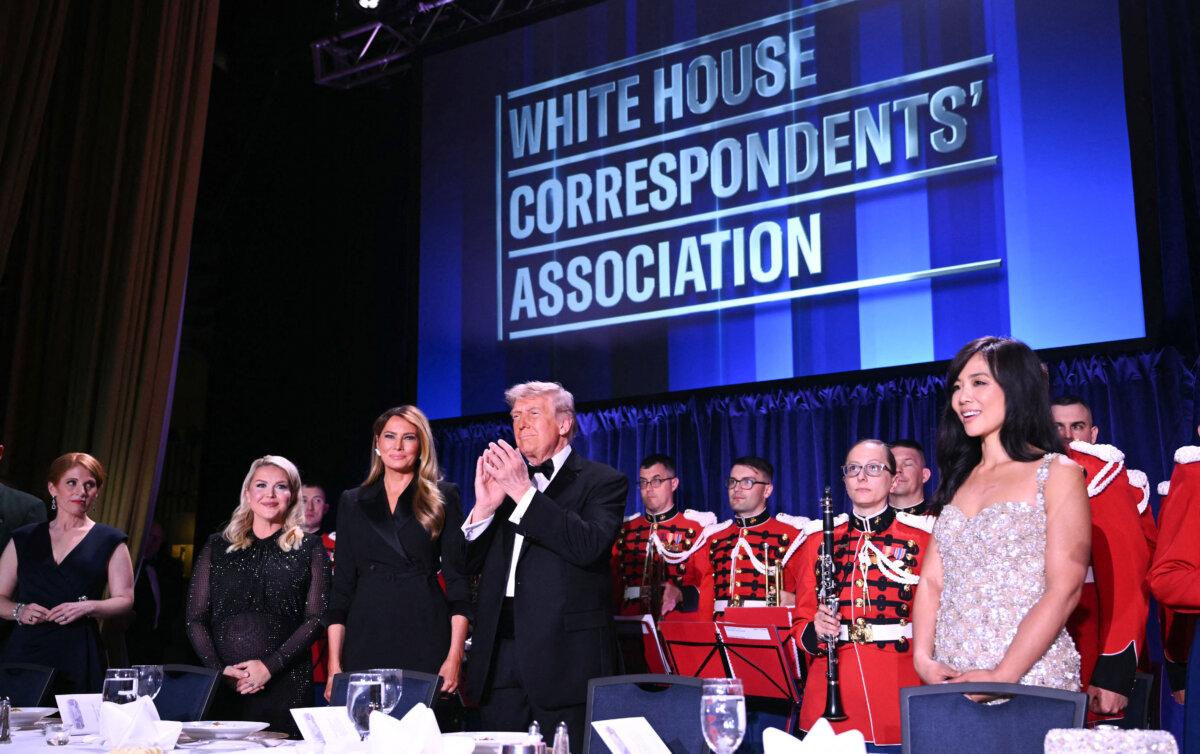 FCC Orders Early Review of Disney’s ABC Station Licenses | USNN World News President Donald Trump and First Lady Melania Trump attend the White House Correspondents' dinner at the Washington Hilton in Washington on April 25, 2026. (Mandel Ngan/AFP via Getty Images)
