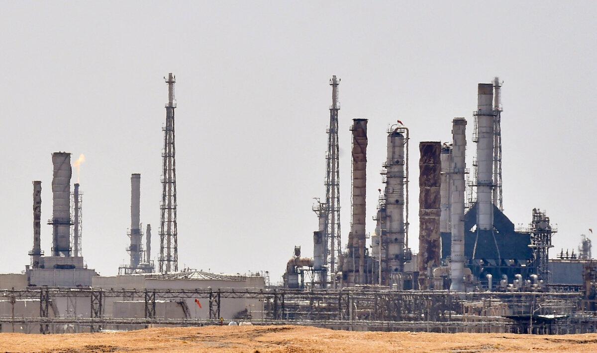 La guerra de Irán empuja a los aliados del Golfo a solicitar ayuda en dólares: lo que hay que saber | Noticias mundiales de la USNN Instalación petrolera de Aramco cerca del área de al-Khurj, justo al sur de la capital saudí, Riad, el 15 de septiembre de 2019. (Fayez Nureldine/AFP vía Getty Images)