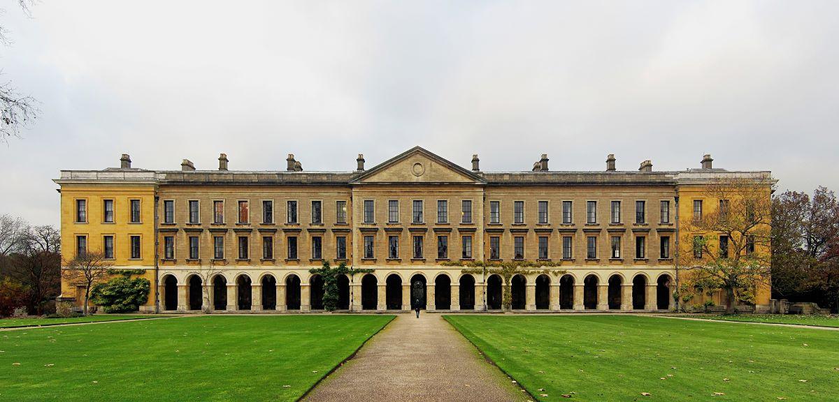 The New Building at Magdalen College. The Inklings met in C.S. Lewis's rooms, above the arcade on the right side of the central block. (<a href="https://commons.wikimedia.org/wiki/User:Velvet">Velvet</a>/<a href="https://creativecommons.org/licenses/by-sa/3.0/">CC By-SA 3.0</a>)