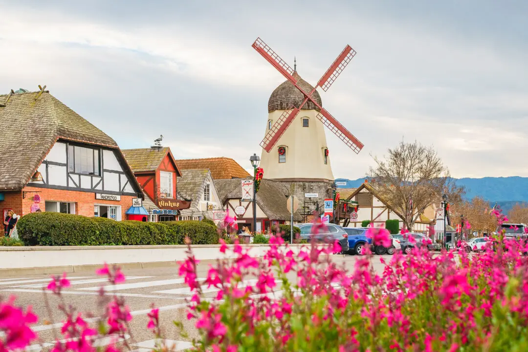 Schnitzel and Gold Rushes: America’s Themed Tourist Towns