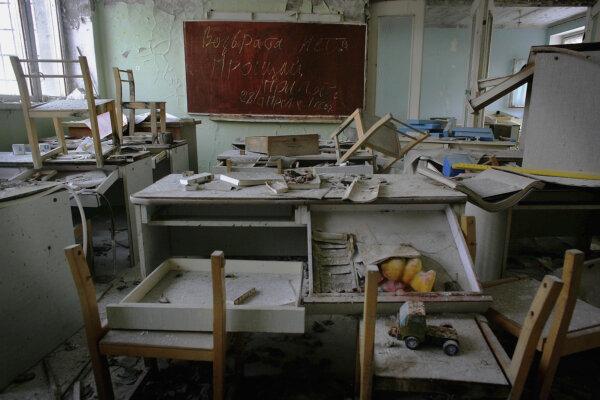 A blackboard is seen with chalk writing in an abandoned pre school in the deserted city of Pripyat on January 25, 2006 in Chernobyl, Ukraine. The text reads "No return, Farewell Pripyat" dated the 28th of April, 1986. (Daniel Berehulak/Getty Images)