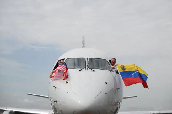Day in Photos: US to Venezuela Direct Flights Resume, Wildfire in Scotland, and Artemis II Astronauts in NYC