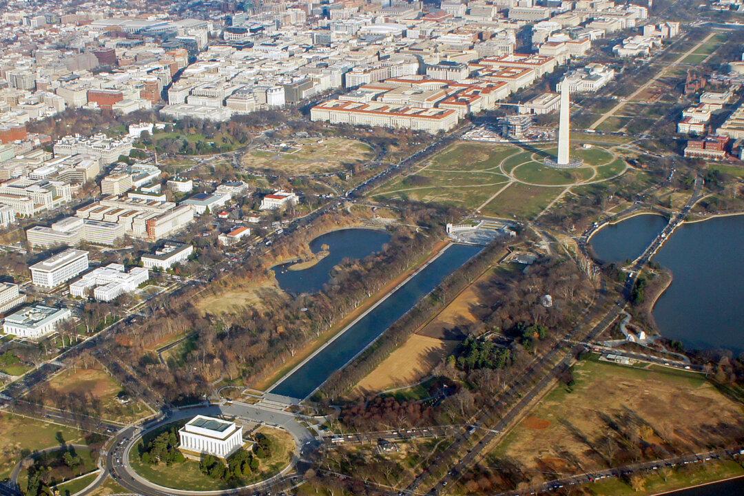 An aerial view of Washington on Dec. 18, 2014. (Mariordo (Mario Roberto Durán Ortiz), CC BY-SA 4.0)