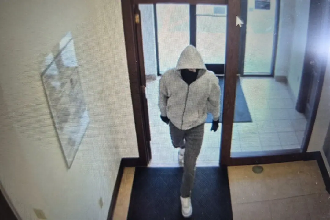 2 Bank Employees Fatally Shot in Bank Robbery in Kentucky