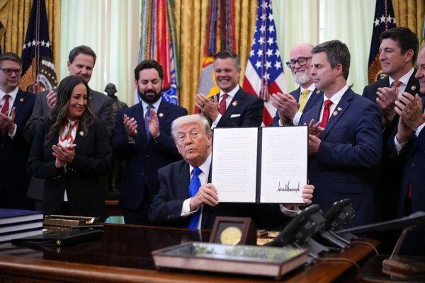 Trump Expands Access to Retirement Accounts; New Video Shows WHCD Shooter Breaching Security | NTD Good Morning (May 1)