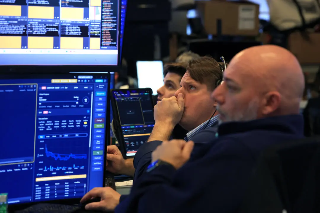 Wall Street Review: Nasdaq Closes Above 25,000 for 1st Time Ever on Strong Tech Earnings