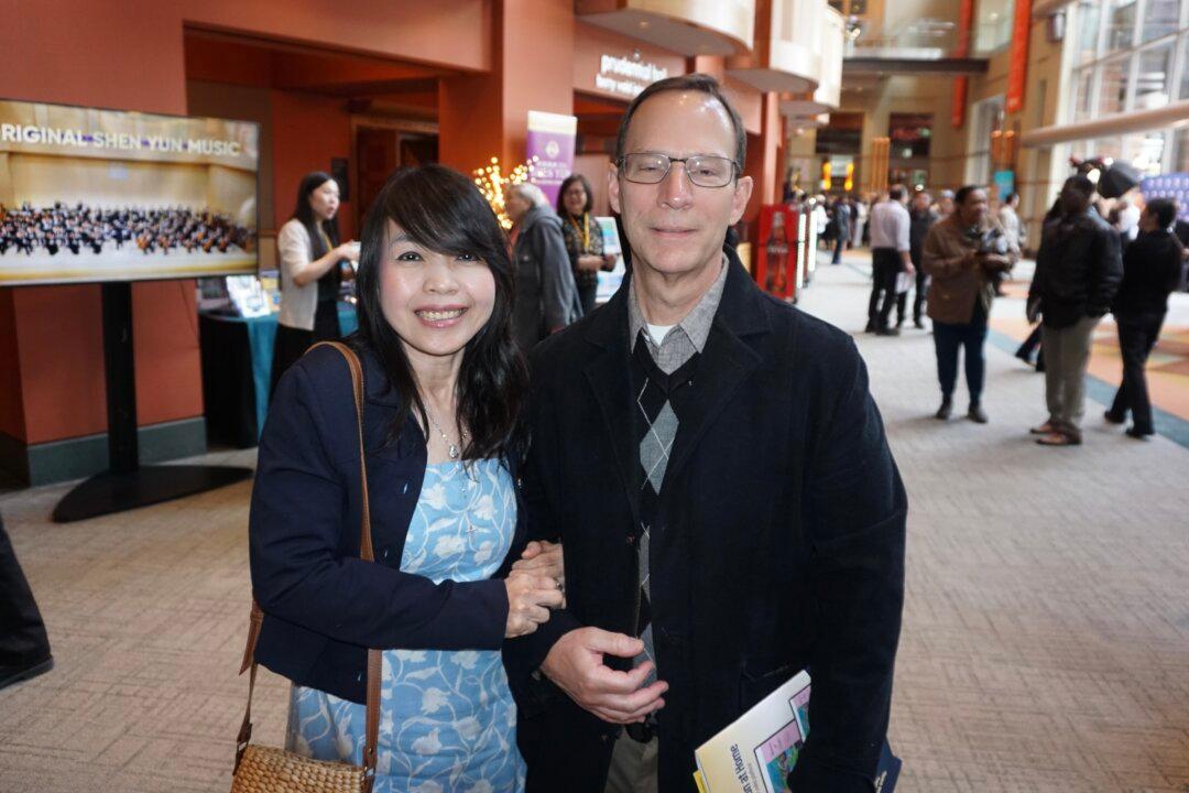 Newark Theatergoers Enchanted by Shen Yun