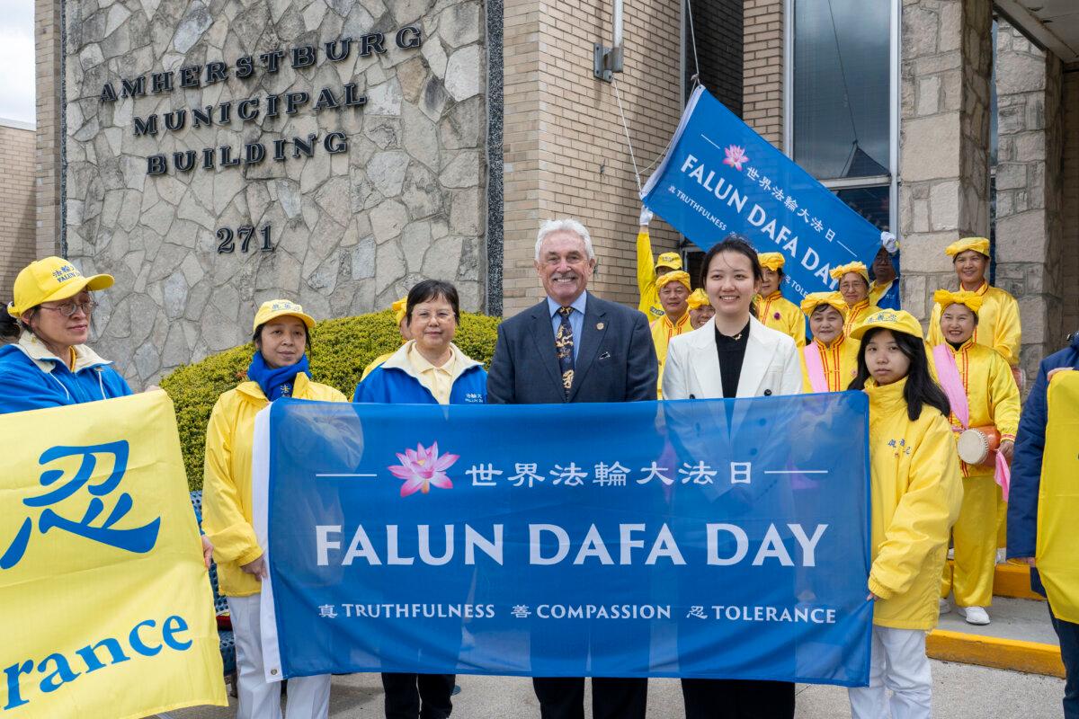 Michael Prue, mayor of Amherstburg, Ont., attends a Falun Dafa flag-raising ceremony outside the Amherstburg municipal building on April 30, 2026. (Evan Ning/The Epoch Times)