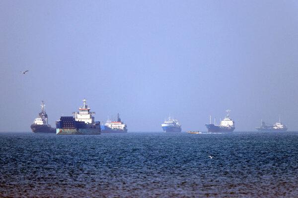 US Military Sank 7 Iranian Boats in Strait of Hormuz Following Iranian Attacks