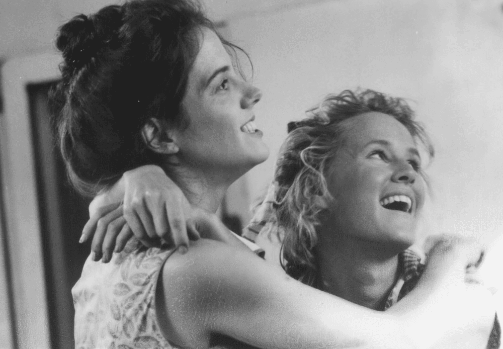 Ruth (Mary-Louise Parker, L) and Idgie (Mary Stuart Masterson), in "Fried Green Tomatoes." (Universal Pictures)