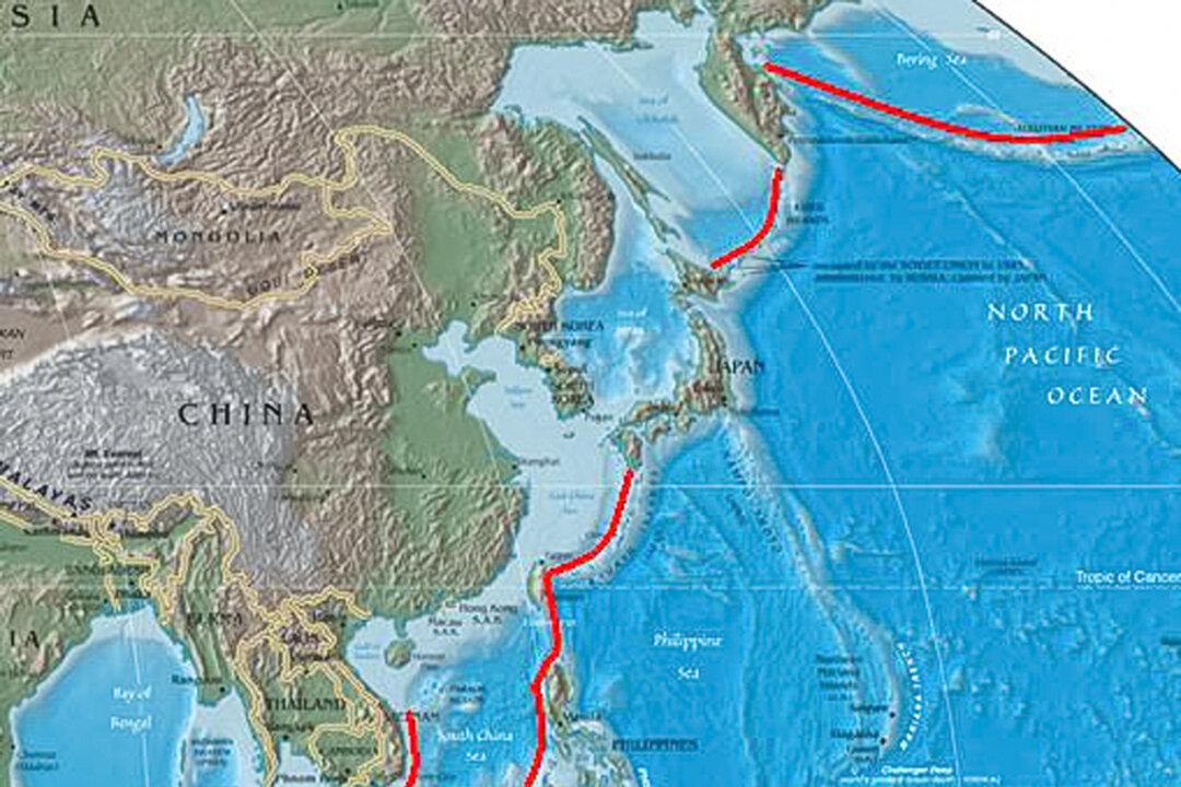 The first island chain (marked in red) is shown in this map dated April 10, 2012. Taiwan sits at the center of the first island chain—a concept in maritime strategy involving a strategic arc stretching from Japan through the Philippines to Indonesia—that acts as a barrier, constraining China’s ability to project its naval and air power into the wider Pacific. (Suid-Afrikaanse/CC BY-SA 3.0)