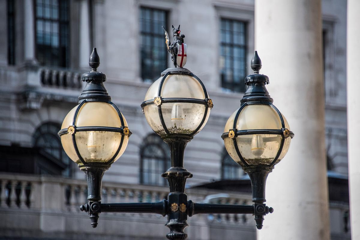 A lamppost in London, topped by a dragon holding a shield that bears the coat of arms of the City of London. (Sergio Amiti/Getty Images)