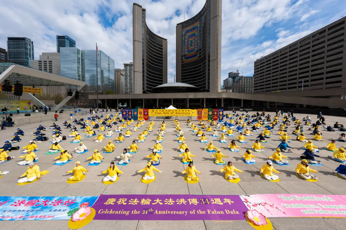 Hundreds Gather in Toronto to Celebrate 34th World Falun Dafa Day