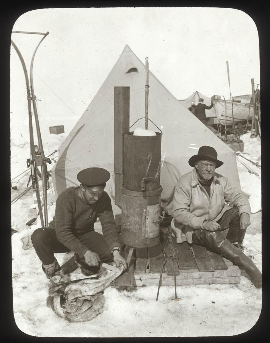 Frank Hurley (L) and Ernest Shackleton at their Ocean Camp on the ice floes of the Weddell Sea after the Endurance became locked in ice. (State Library of New South Wales/Public domain)