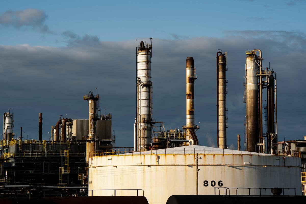 Suncor Ratcheting up Output of Diesel, Jet Fuel to Meet Surging Global Demand