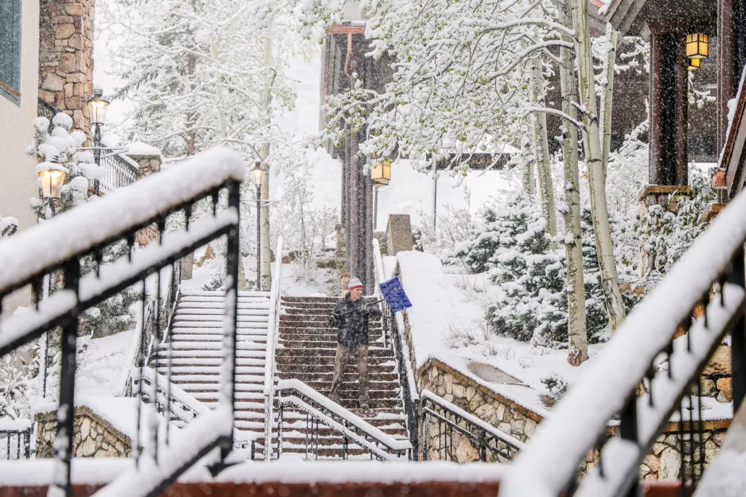 A Late Spring Snowstorm Slams Colorado, Closing Schools and Disrupting Commuters