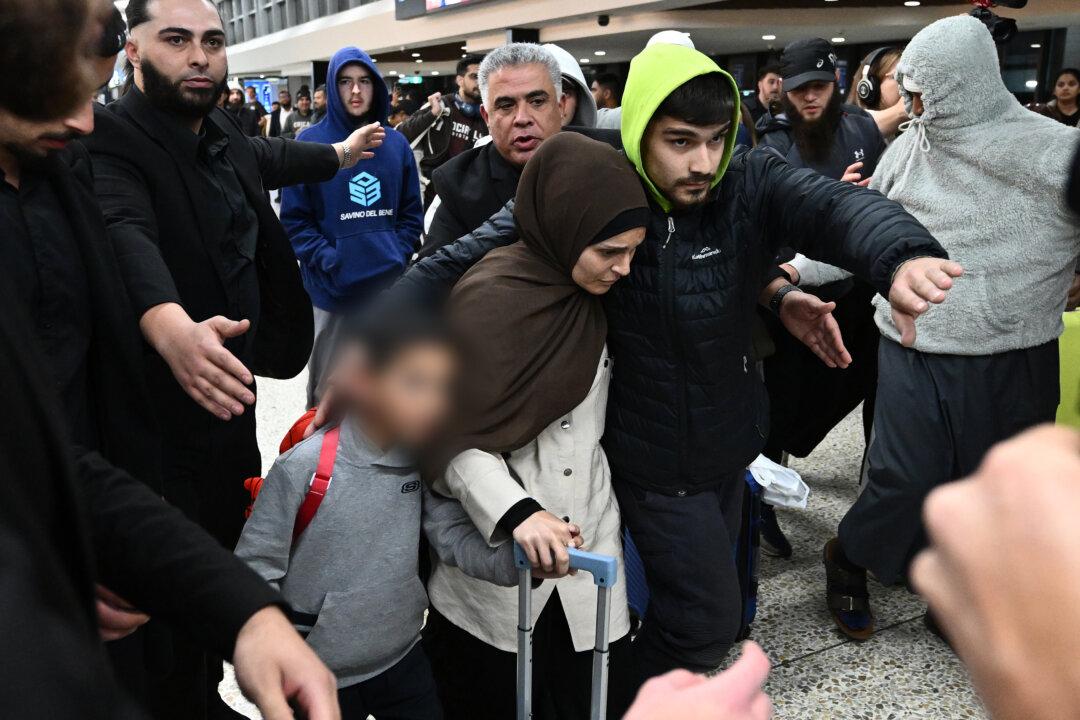 3 Women Arrested as ‘ISIS Brides’ and Children Touch Down in Australia